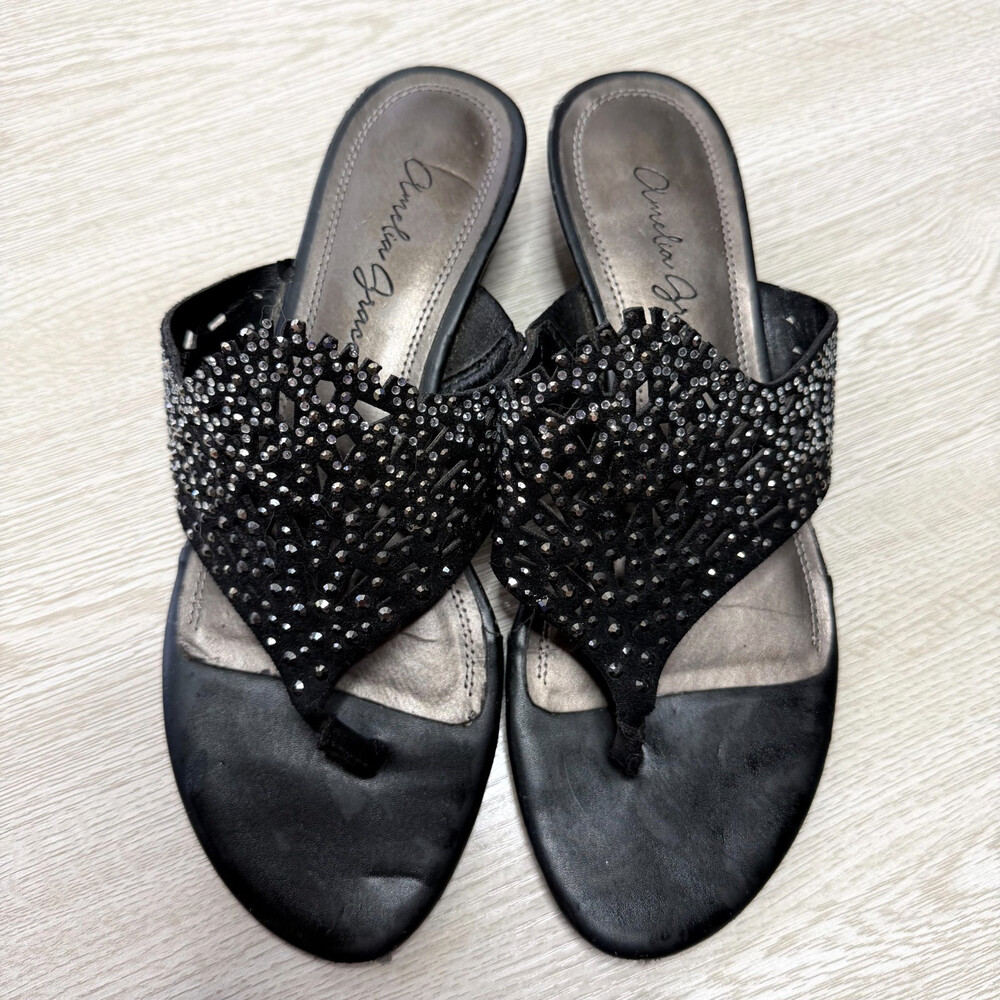 Amelia Grace Riverlyn Sandals Women's 6.5M Thong Flats Black and Silver Beaded
